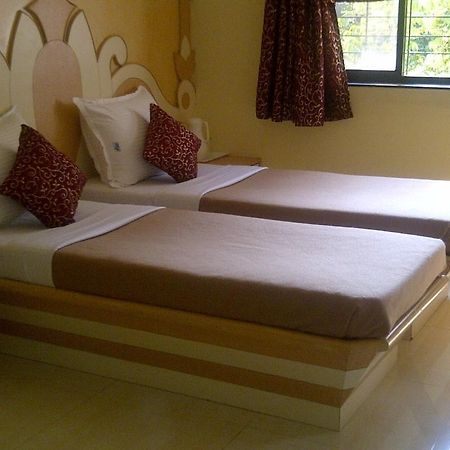 Om Sai Palace Hotel Pune Luaran gambar