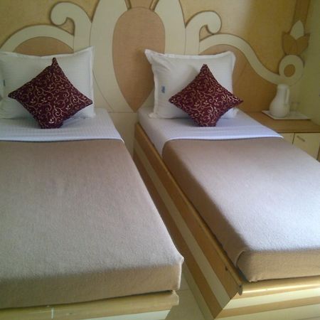 Om Sai Palace Hotel Pune Luaran gambar
