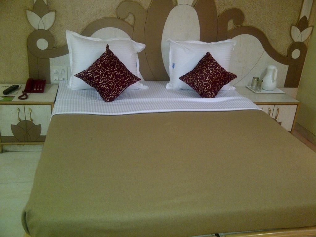 Om Sai Palace Hotel Pune Bilik gambar